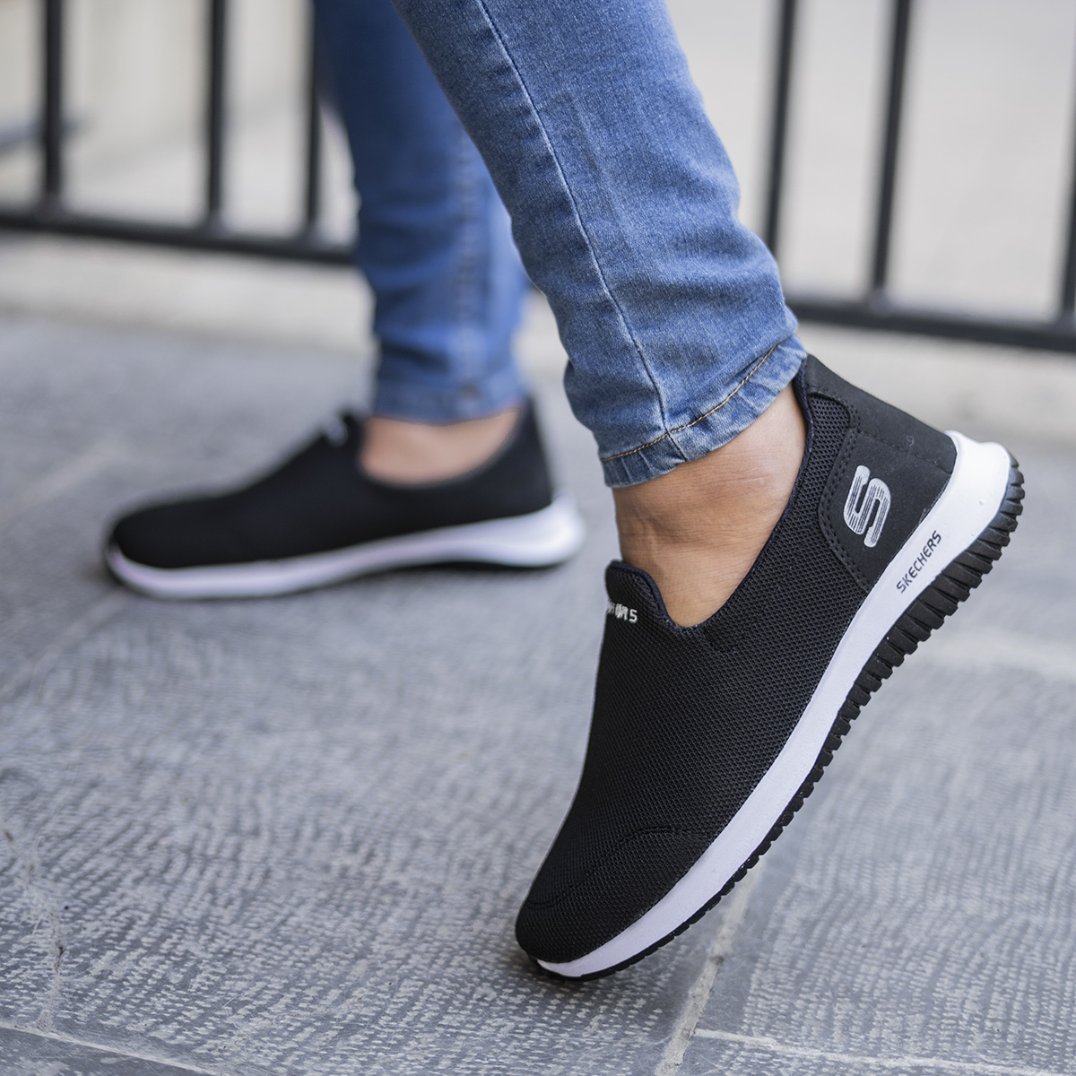 کفش ورزشی اسکیچرز مردانه مشکی مدل Tarok