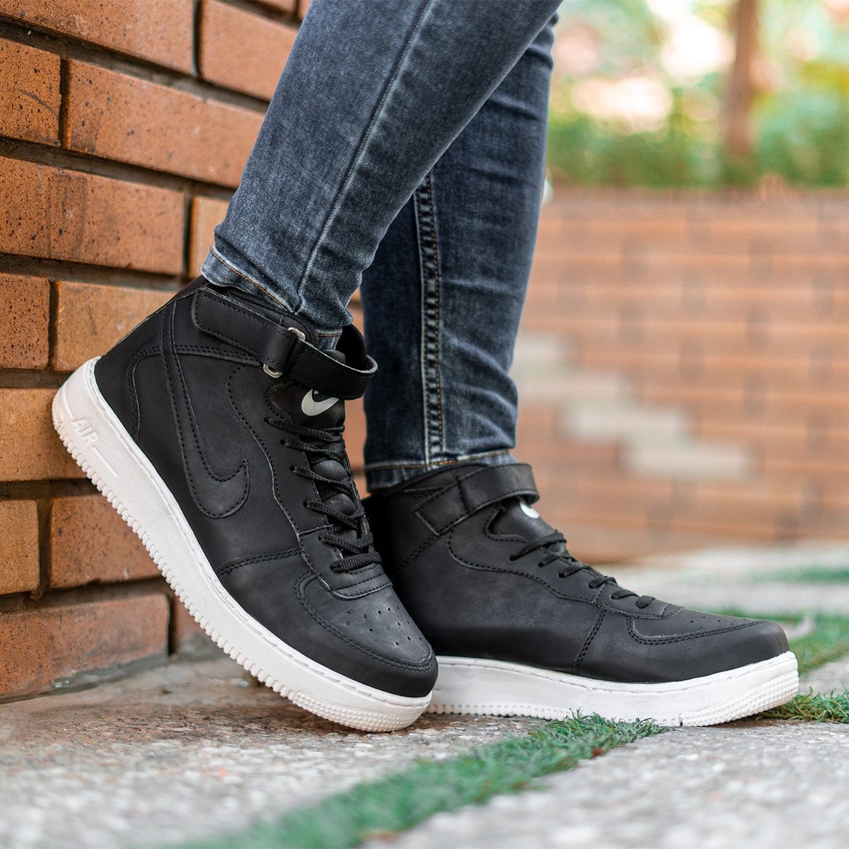 نیم بوت مردانه NikeAirمشکی زیره سفید مدل Force