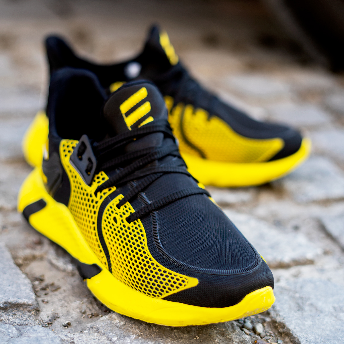 کفش ورزشی مردانه مشکی زرد مدل Arang