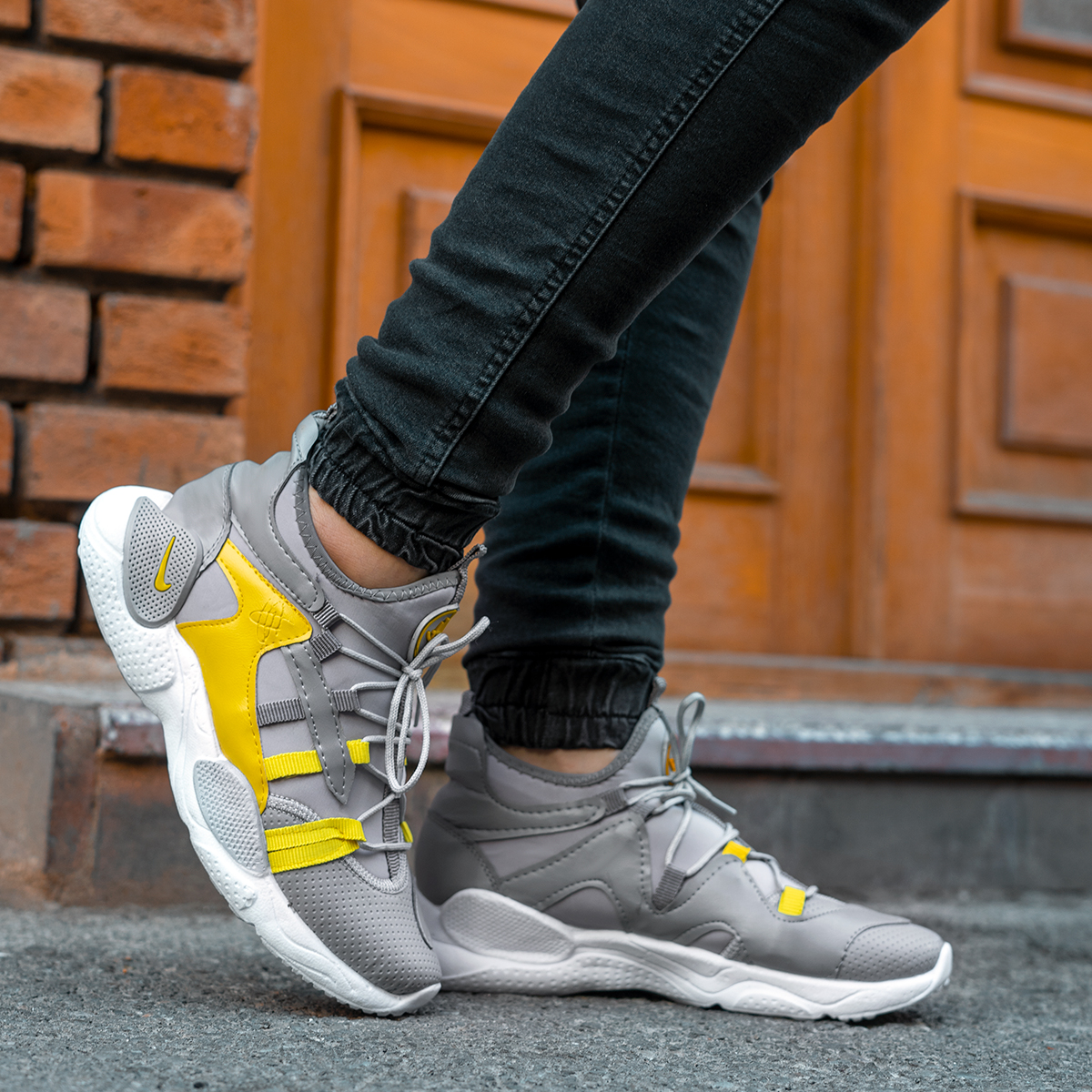 کفش ورزشی طوسی زرد مردانه مدل Ramiar