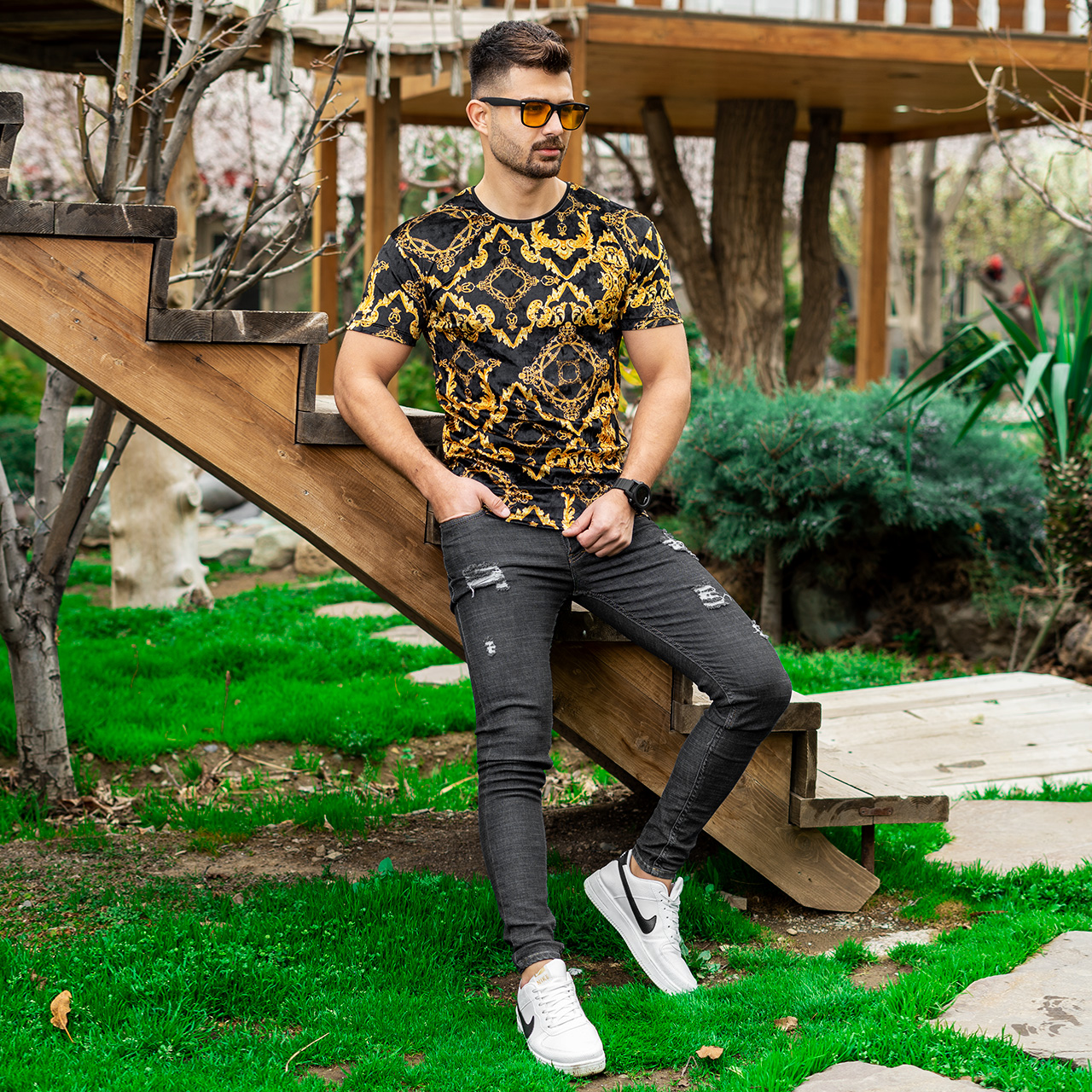 تیشرت مخمل مشکی طلایی مردانه مدل Jana