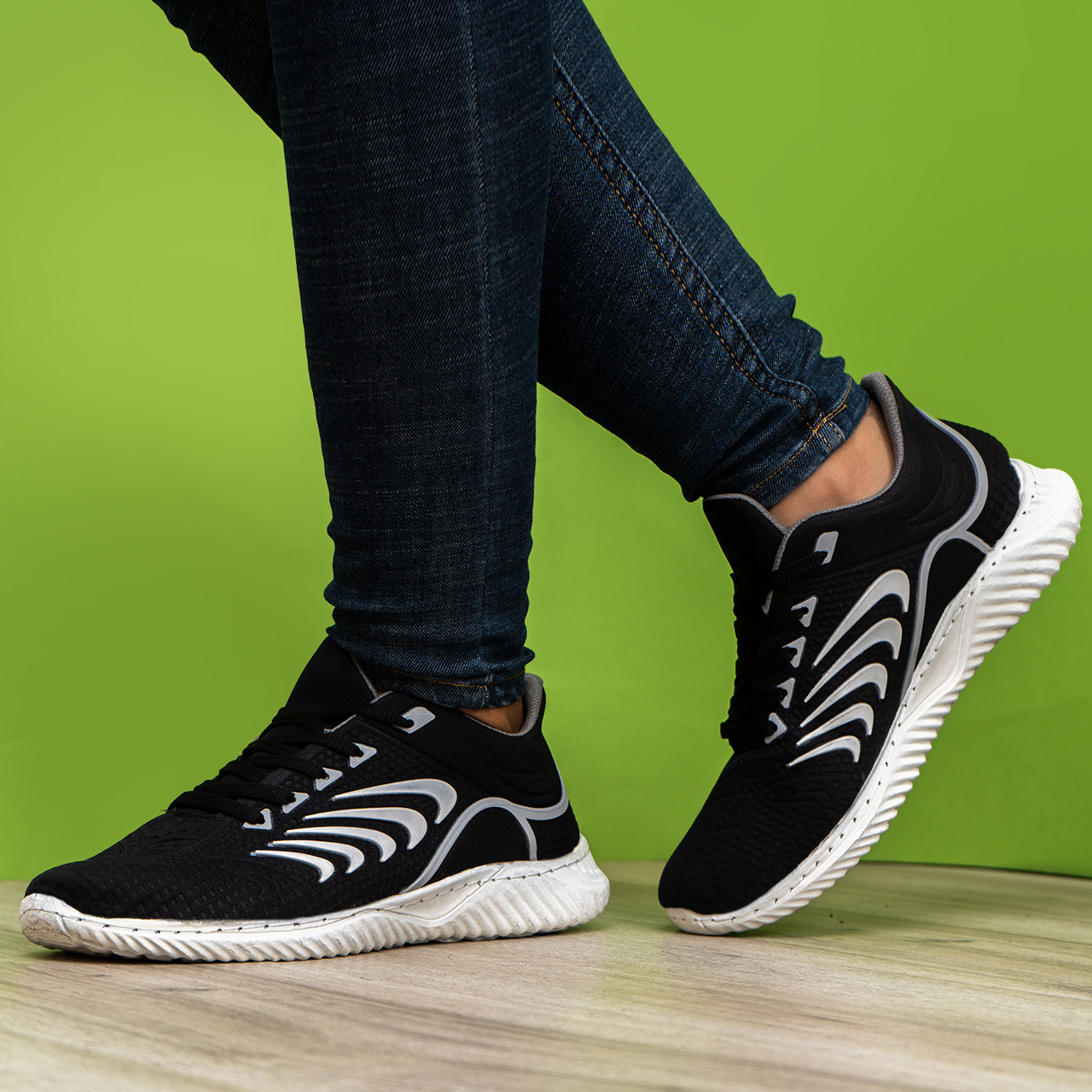 کفش ورزشی مشکی سفید مردانه مدل U92