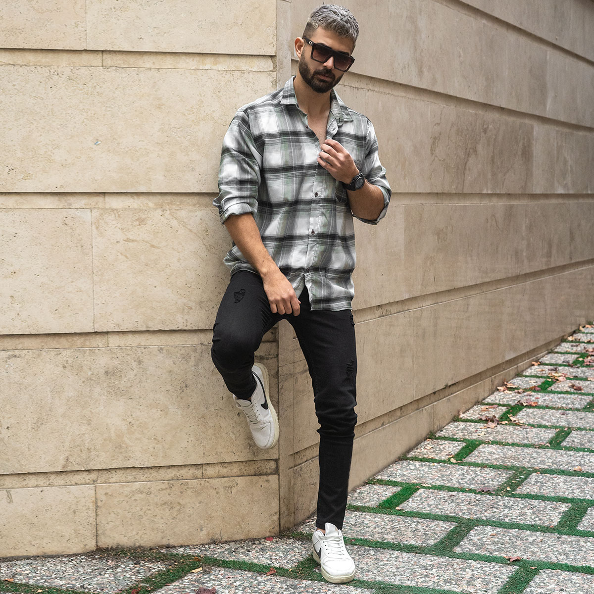 پیراهن مردانه چهارخونه سفید طوسی مدل alvand