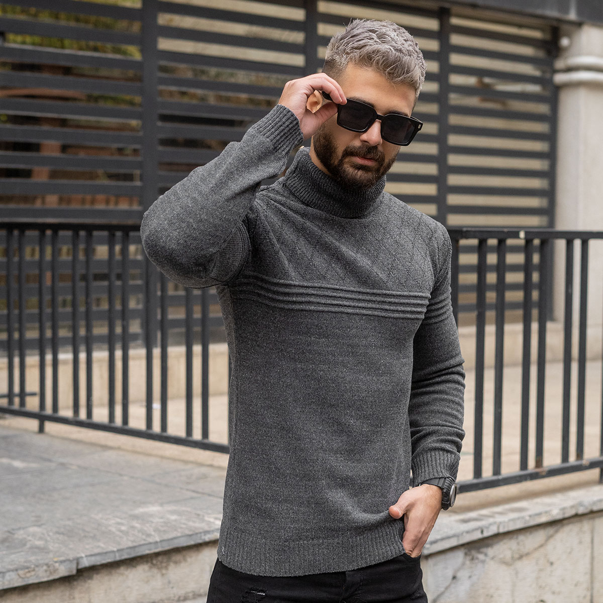 پلیور مردانه ذغالی طرح لوزی یقه اسکی مدل Havash