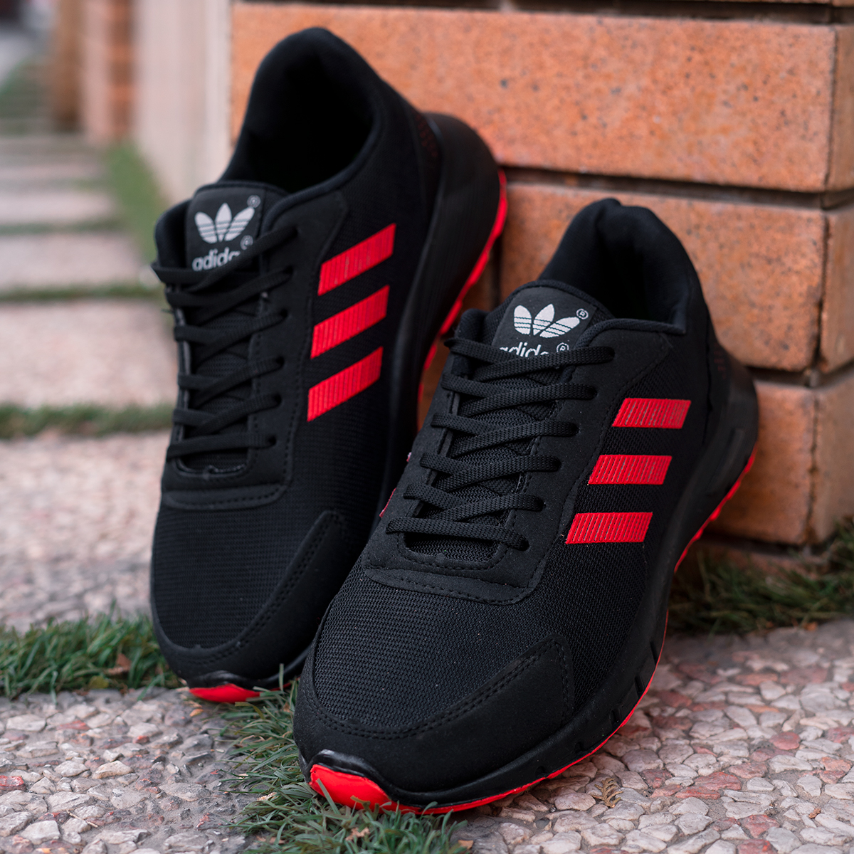کفش ورزشی Adidas مردانه مشکی قرمز مدل Matikan