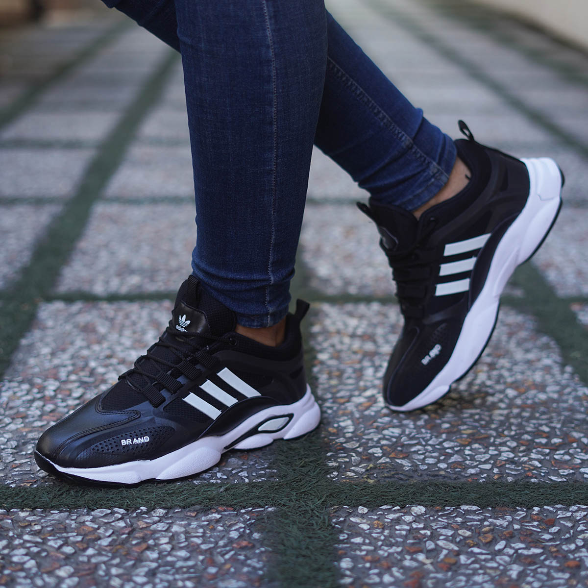 کفش ورزشی آدیداس مردانه مشکی سفید مدل Neko