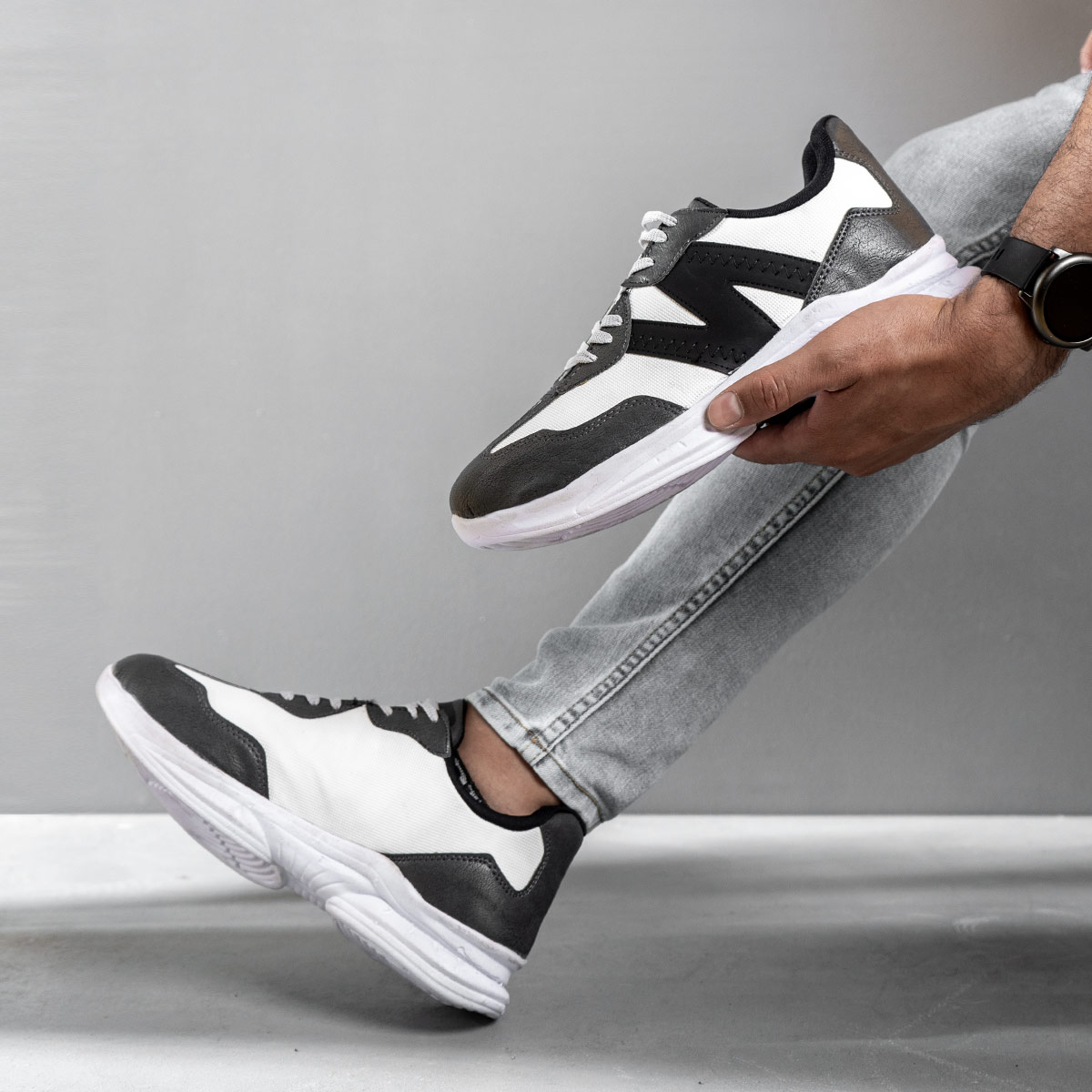 کفش ورزشی New Balance مردانه مشکی سفید مدل Bret