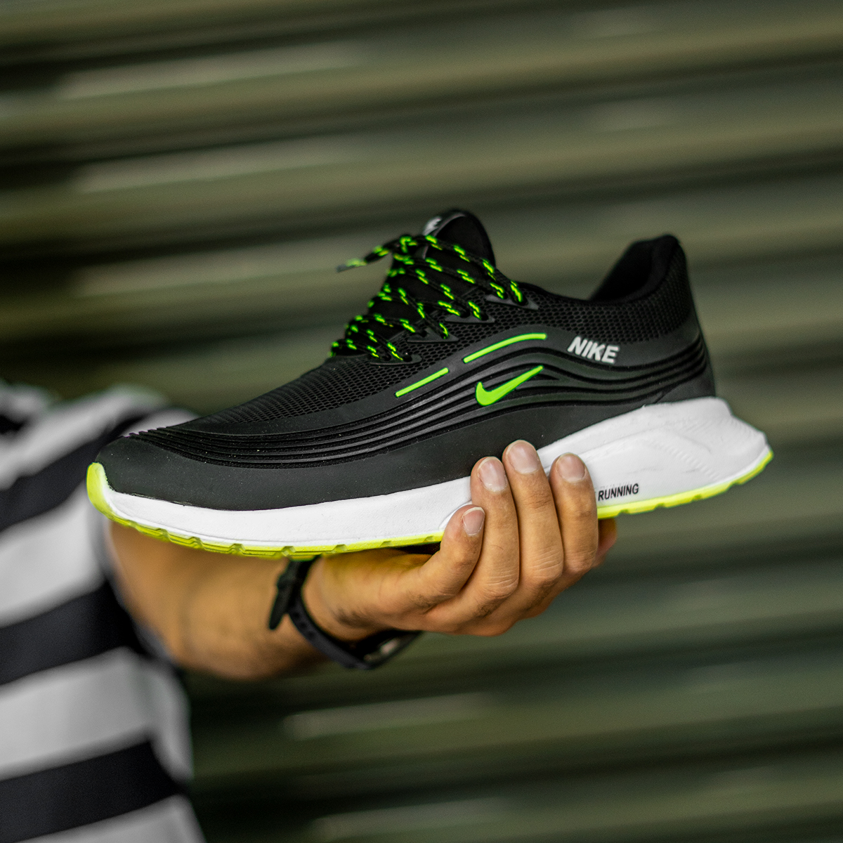 کفش ورزشی Nike مردانه مشکی سبزمدل Viliam