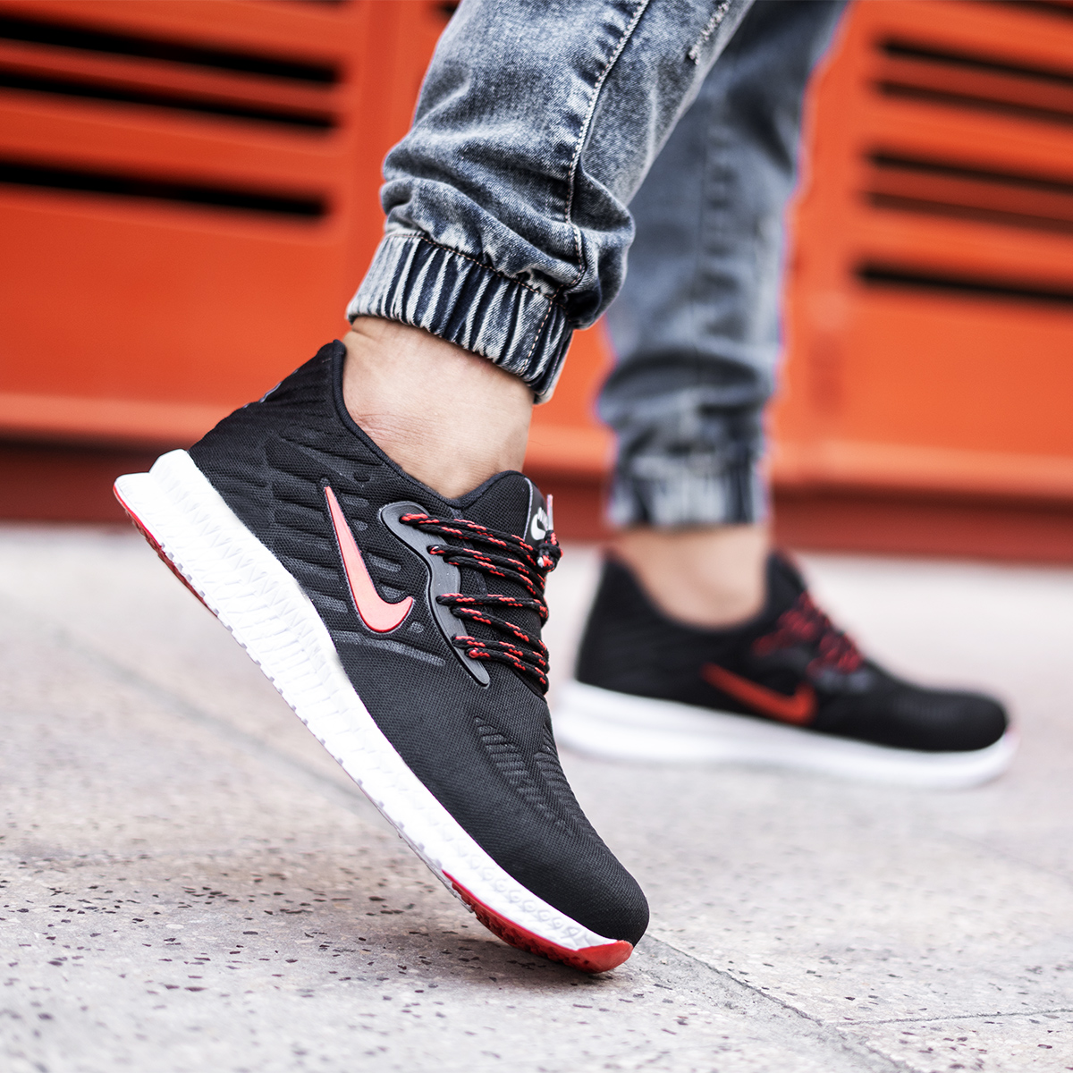 کفش ورزشی Nike مردانه مشکی قرمز مدل Roham