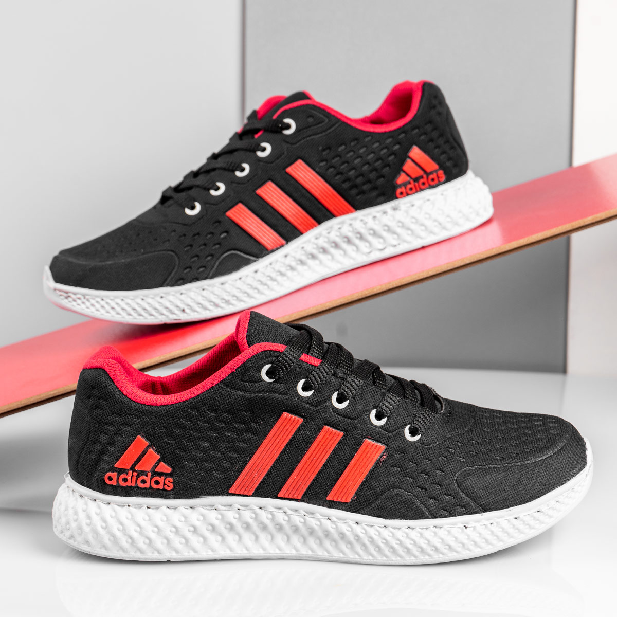 کفش ورزشی Adidas مردانه مشکی قرمز مدل Sisam(T)