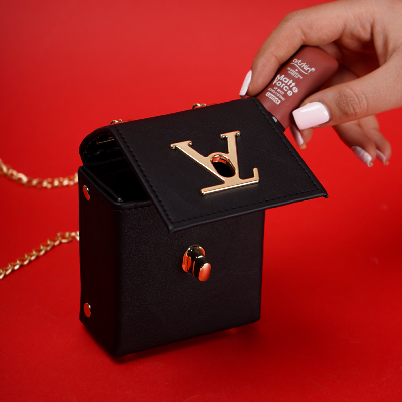 کیف پاسپورتی زنانه مشکی مدل Selena