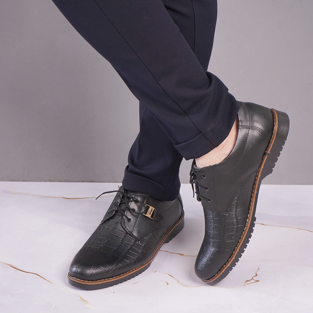 کفش رسمی مردانه مشکی سگکی طرح دارمدل D40