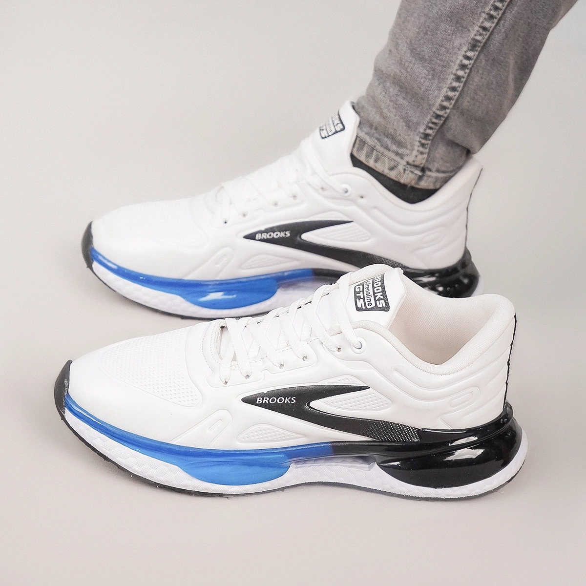 کفش ورزشی مردانه Brooks سفید آبی مدل Selvi